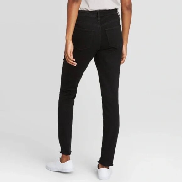 Universal Thread Black Mid-Rise Distressed Skinny Jeans Frayed Hem Size 8 / 29 R - Picture 2 of 13